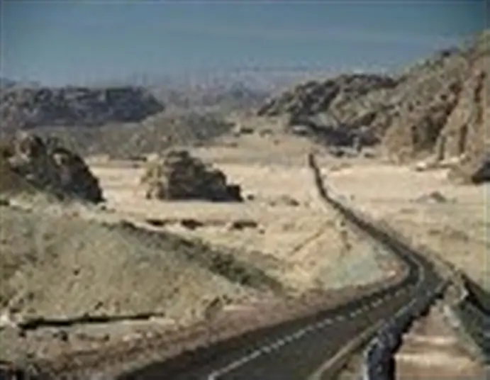   وانت تسير فوق منحنى خطر حدث عطل بالسيارة فماذا تفعل ؟